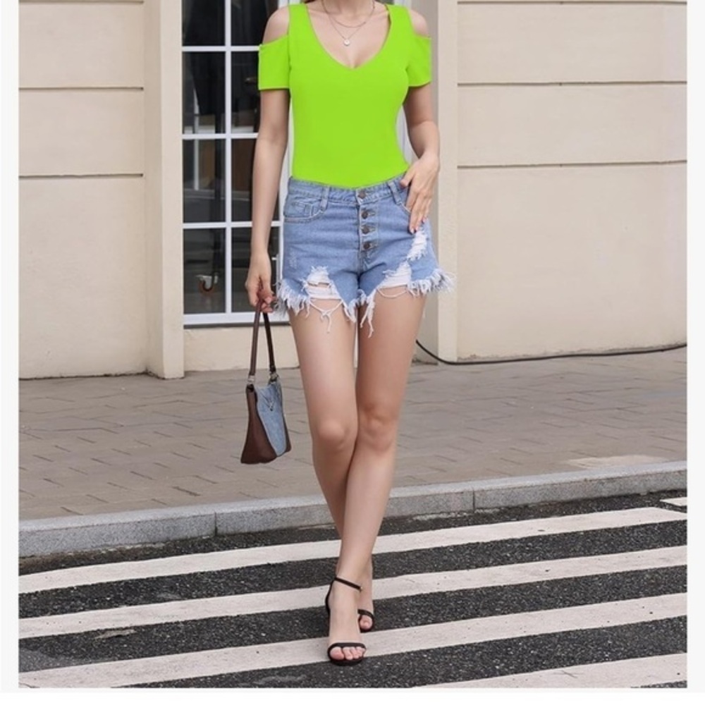 ❤️3 for $15! ❤️ Neon Green Cold Shoulder Top, Small - Picture 1 of 7